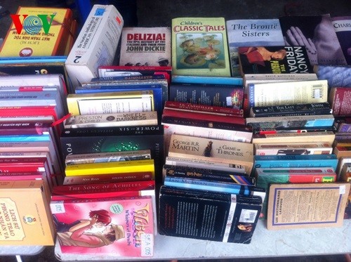 Old book festival inspires love for books - ảnh 2